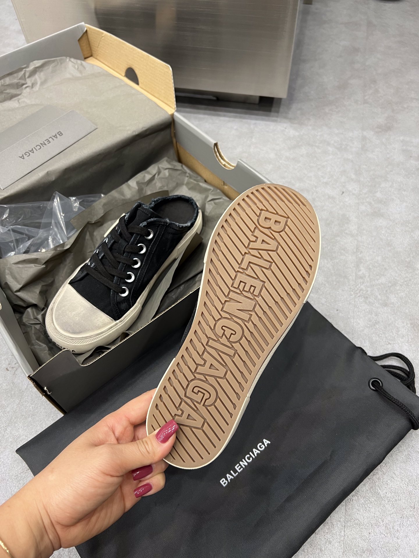 Balenciaga Paris Sneaker 4 - vstockx