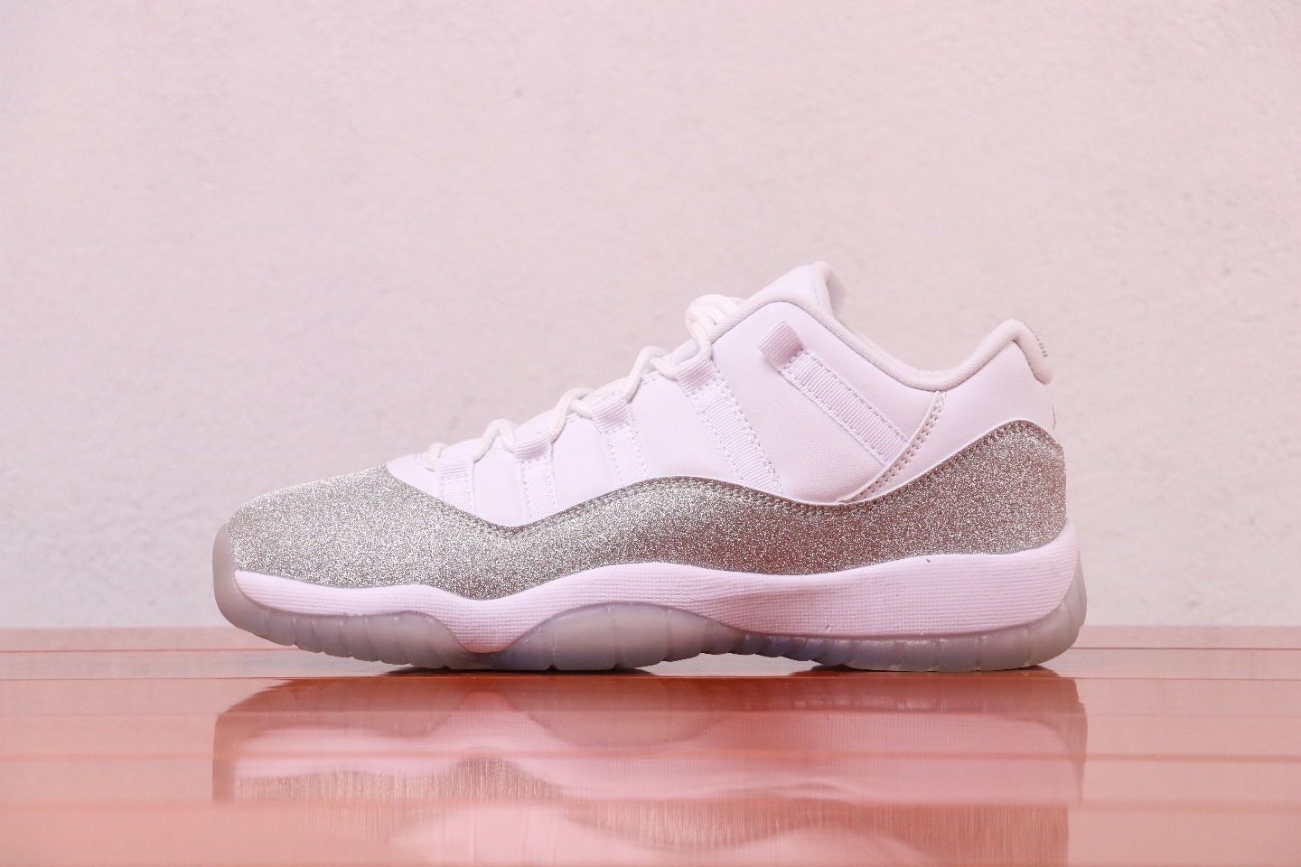Jordan 11 Retro White Metallic Silver - vstockx