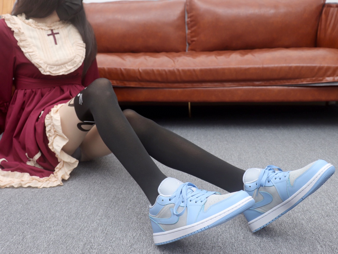 Jordan 1 Low University Blue Grey (W) - vstockx