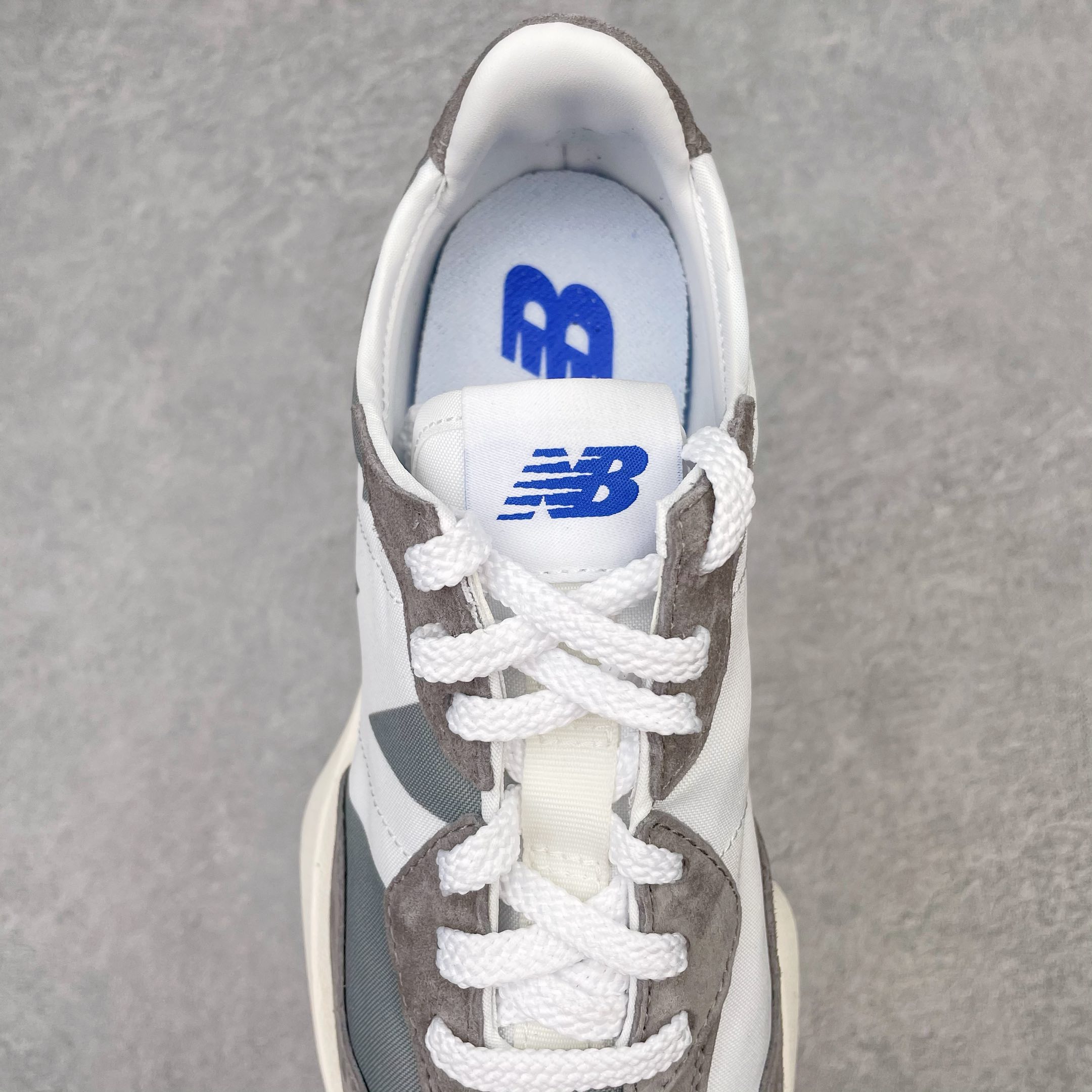 New Balance 327 Sneaker 10 - vstockx