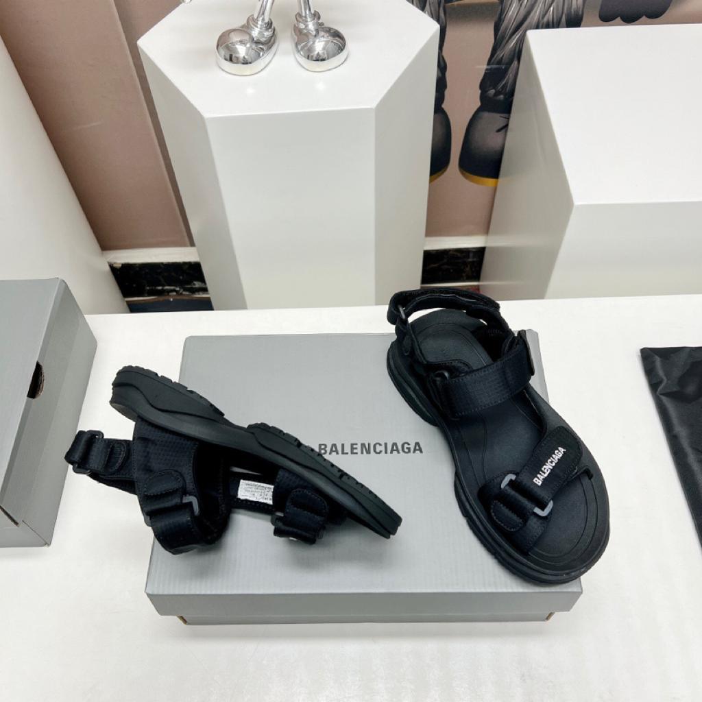 Balenciaga Tourist logo Velcro sandals - vstockx