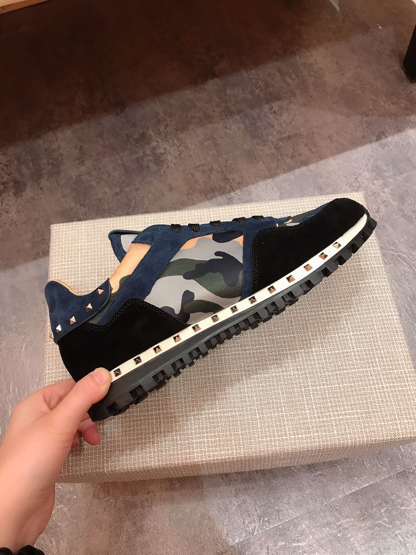 Valentino Garavani Rockrunner camouflage-print sneakers 20 - vstockx