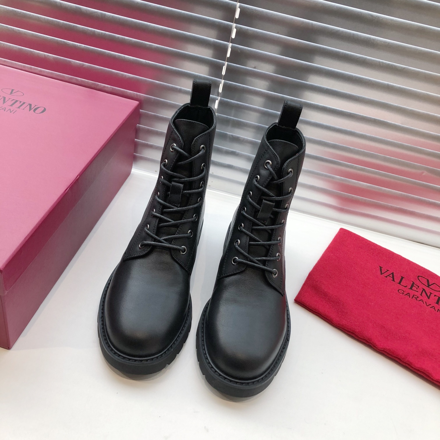 VALENTINO GARAVANI Roman Stud BOOT WOMEN 28 - vstockx