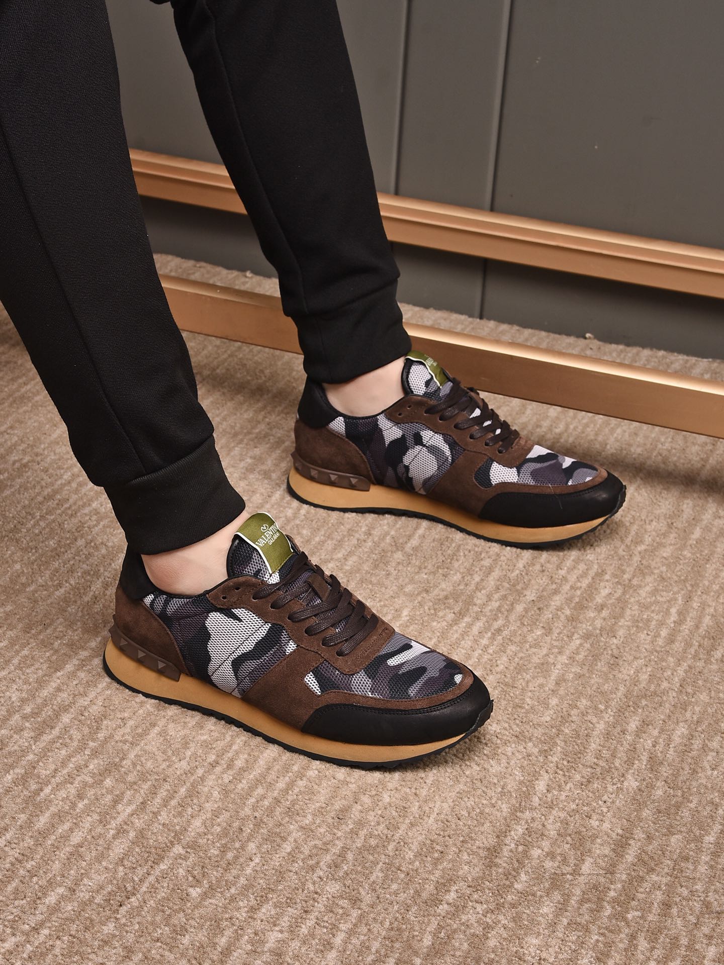 Valentino Garavani Rockrunner camouflage-print sneakers 8 - vstockx