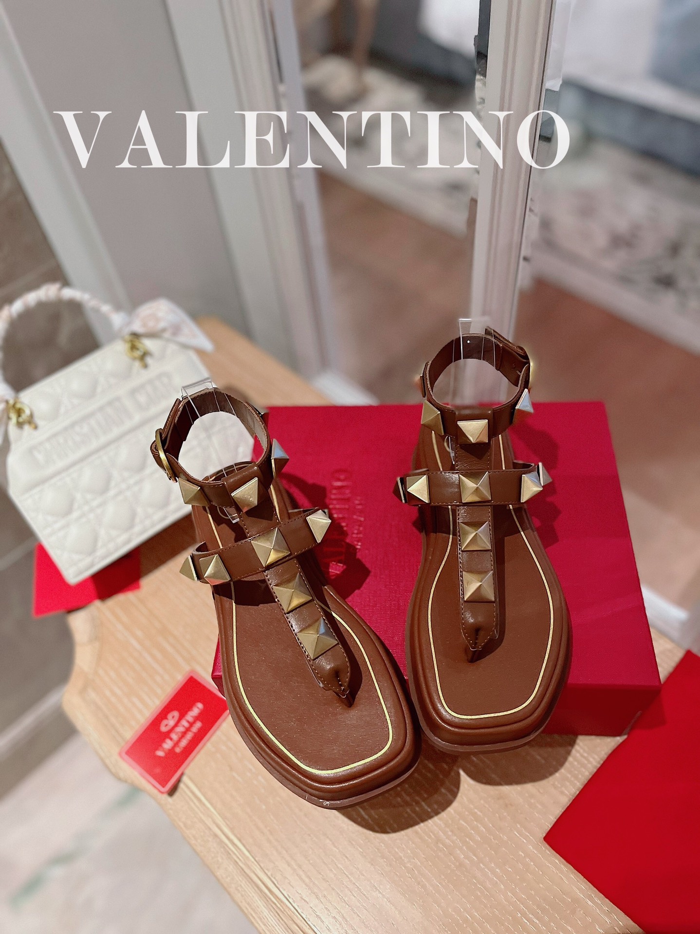 VALENTINO GARAVANI Roman Stud WOMEN 1 - vstockx