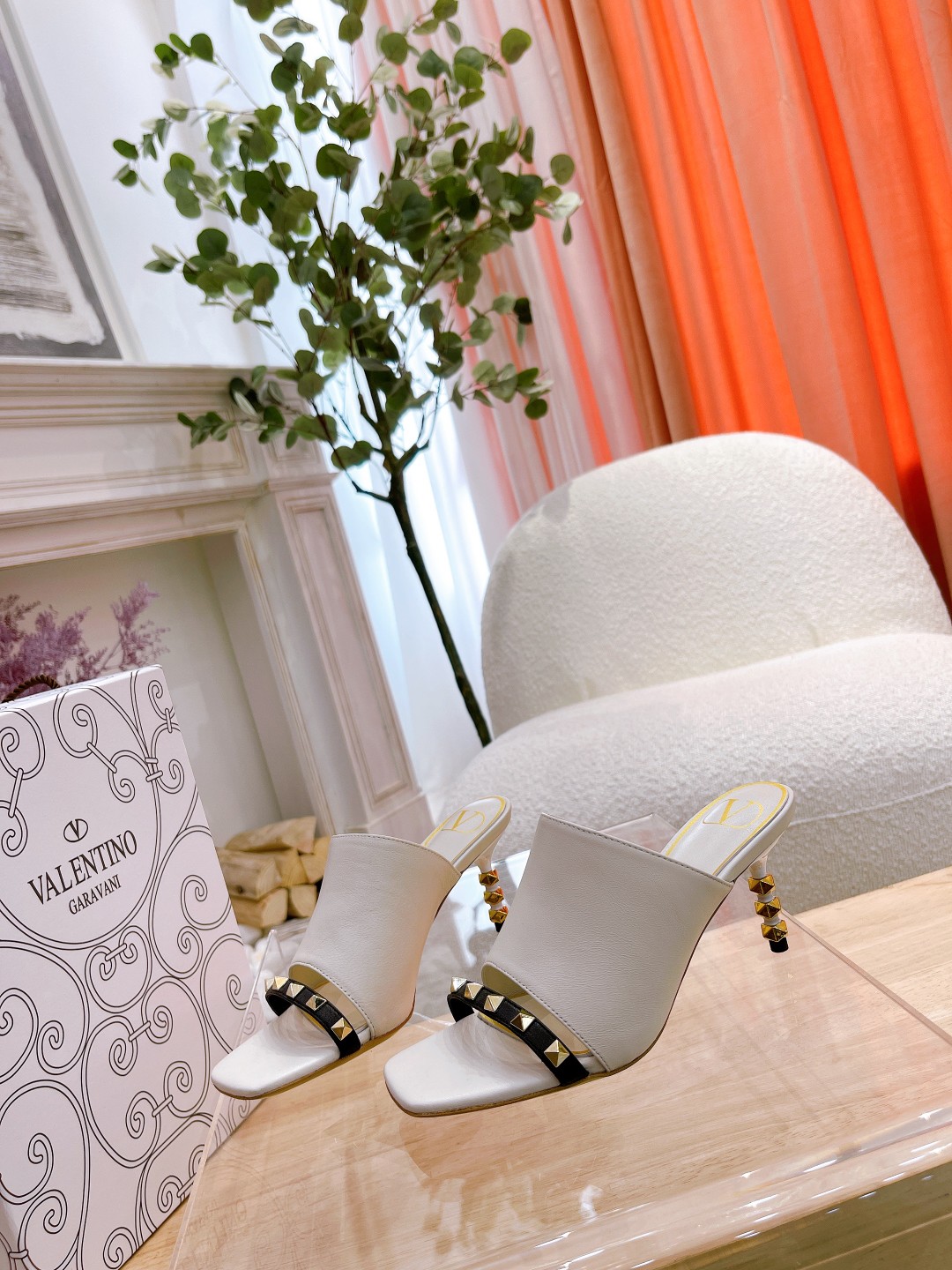 VALENTINO GARAVANI ROMAN STUD WOMEN 11 - vstockx