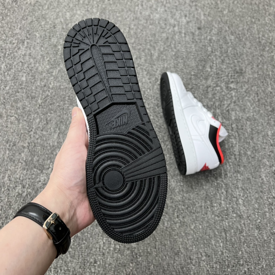Jordan 1 Low White Black Infrared (GS) - vstockx