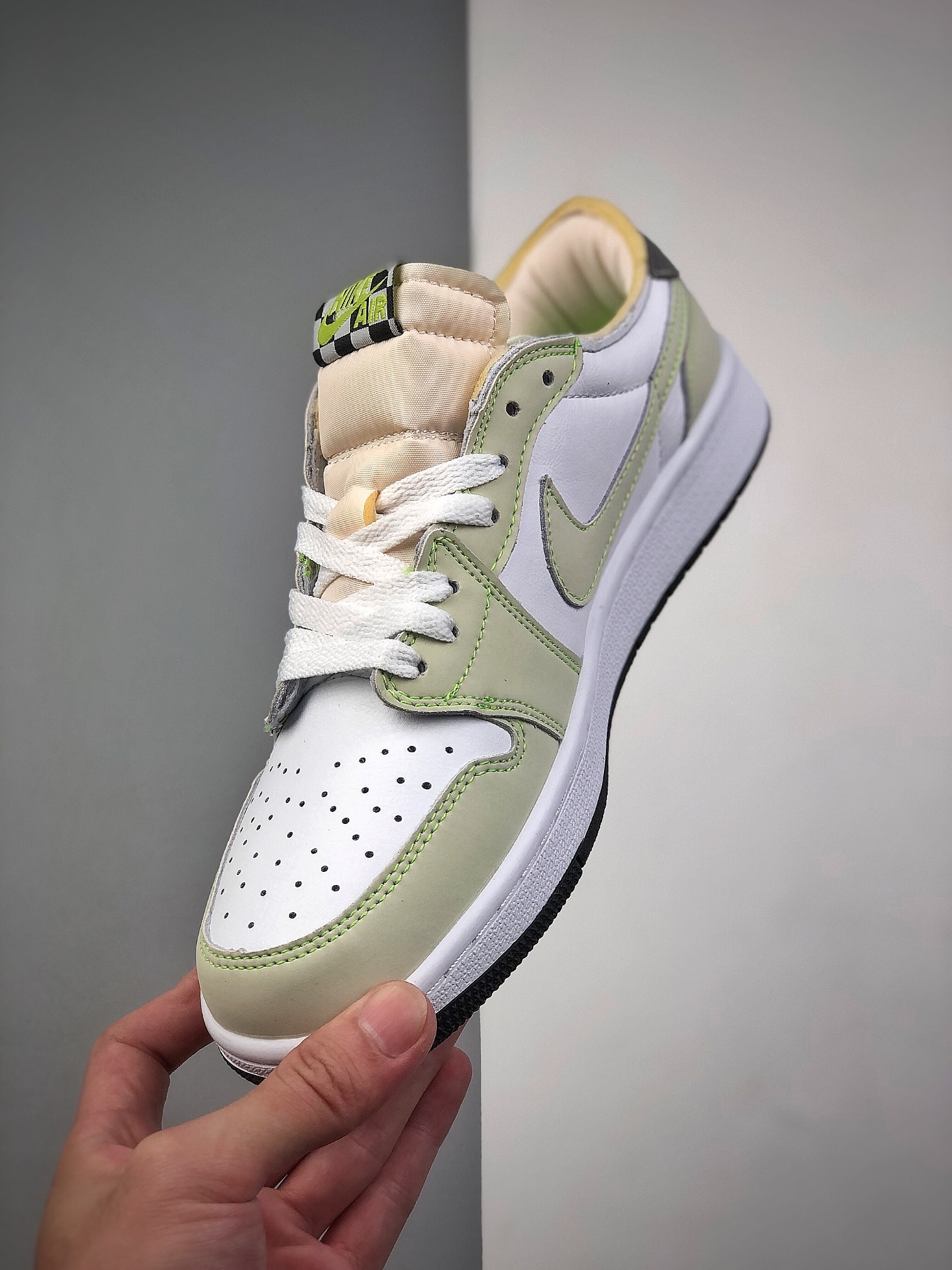 Jordan 1 Retro Low White Ghost Green Black - vstockx