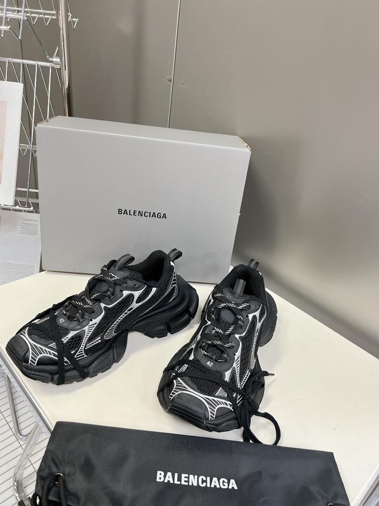 Balenciaga 3XL Black - vstockx