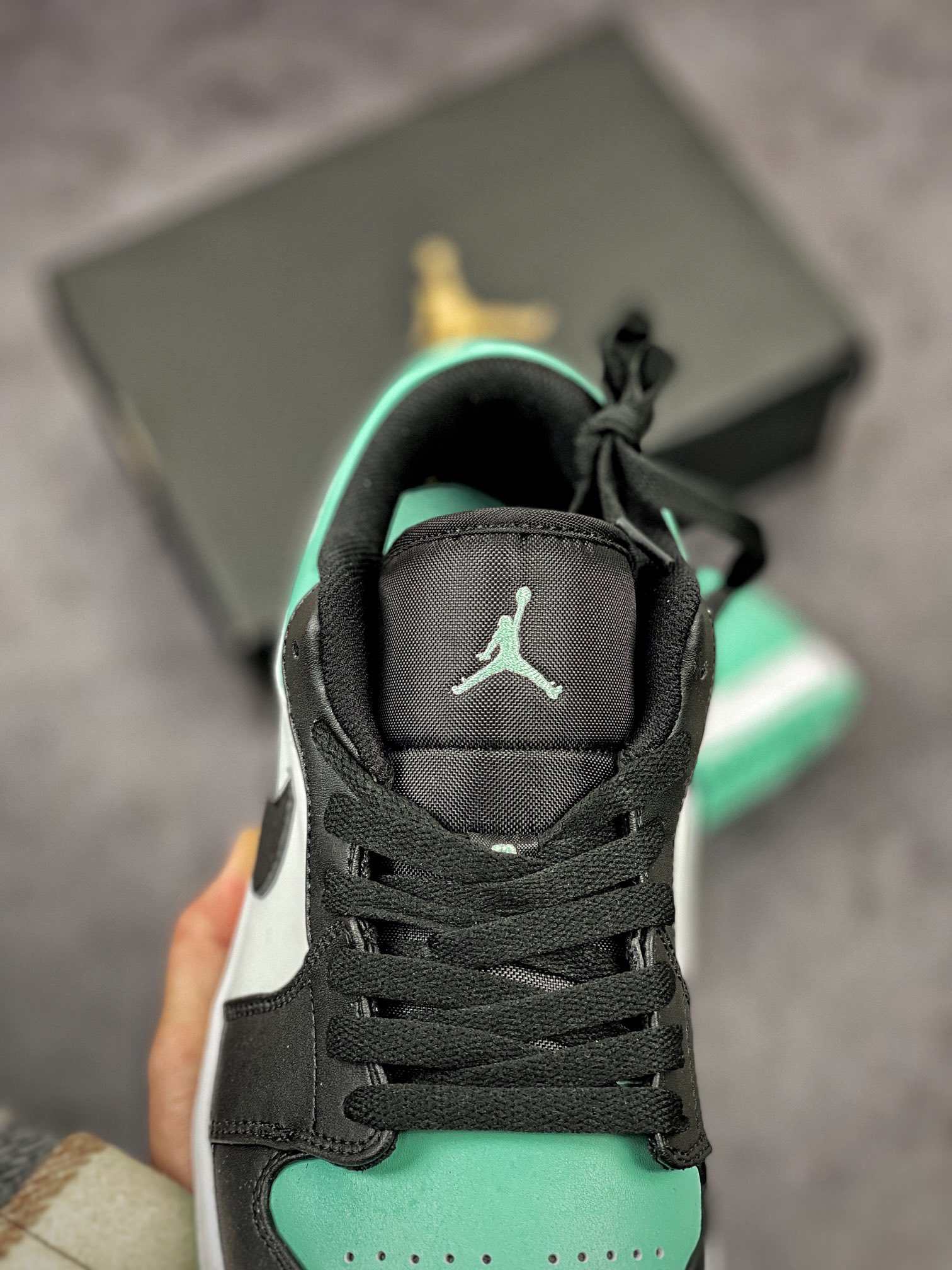 Jordan 1 Low Emerald Toe - vstockx