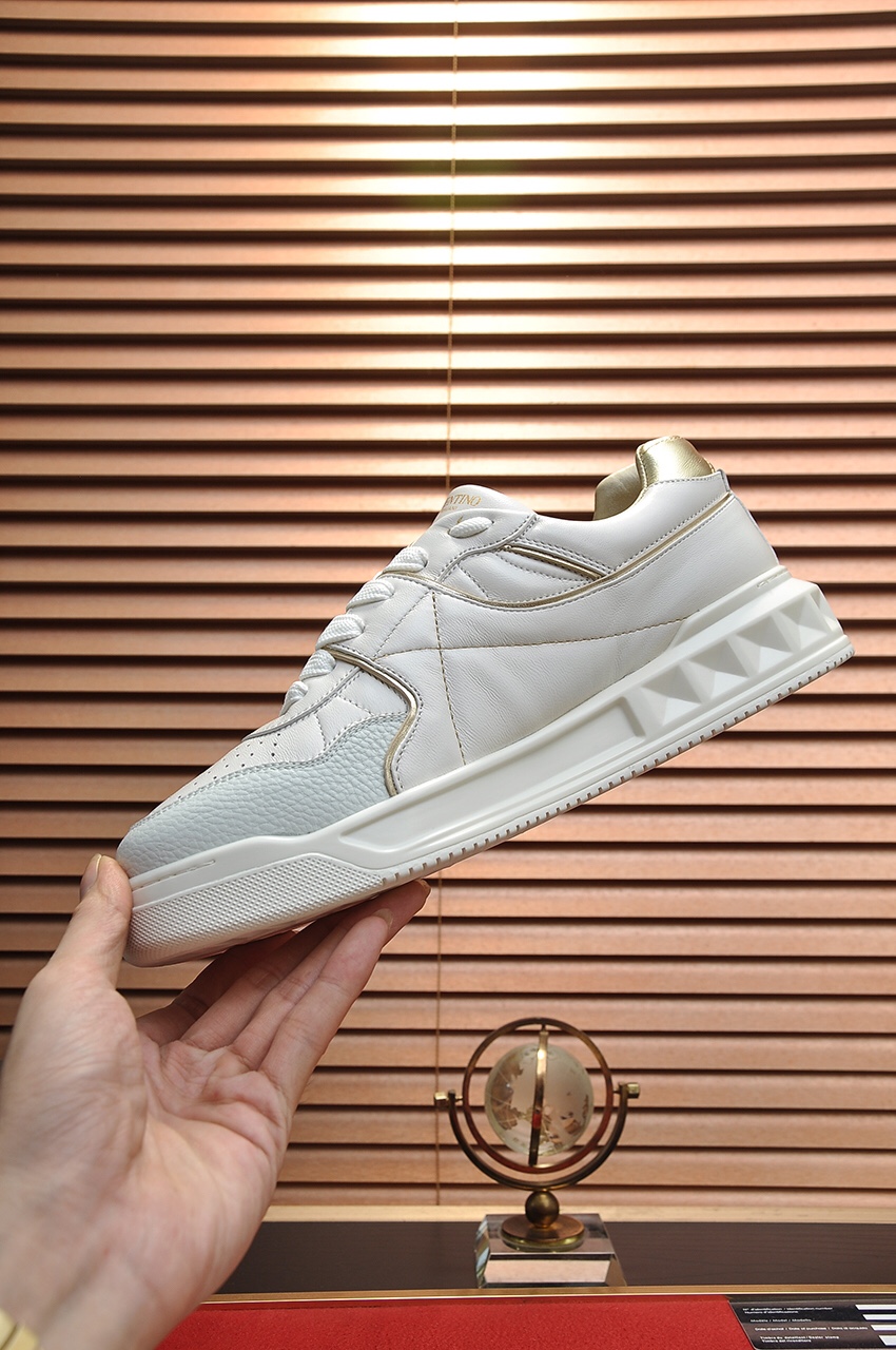 Valentino Garavani One Stud Low-top sneakers 9 - vstockx