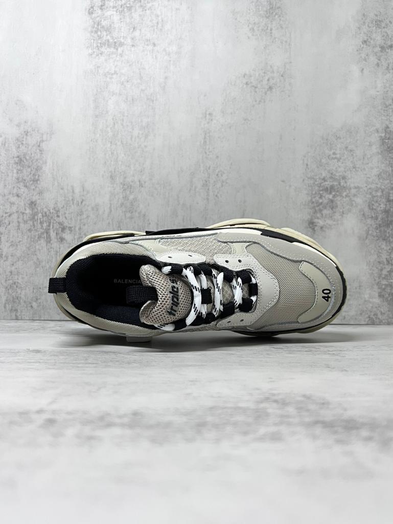 Balenciaga Triple S Beige - vstockx