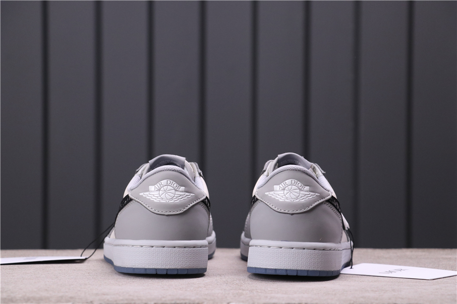 Jordan 1 Retro Low Dior - vstockx