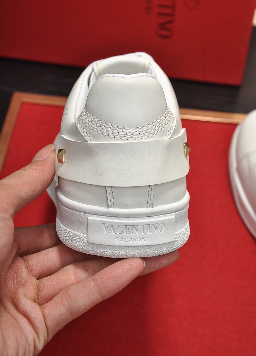 Valentino Garavani Backnet VLOGO low-top sneakers 1 - vstockx