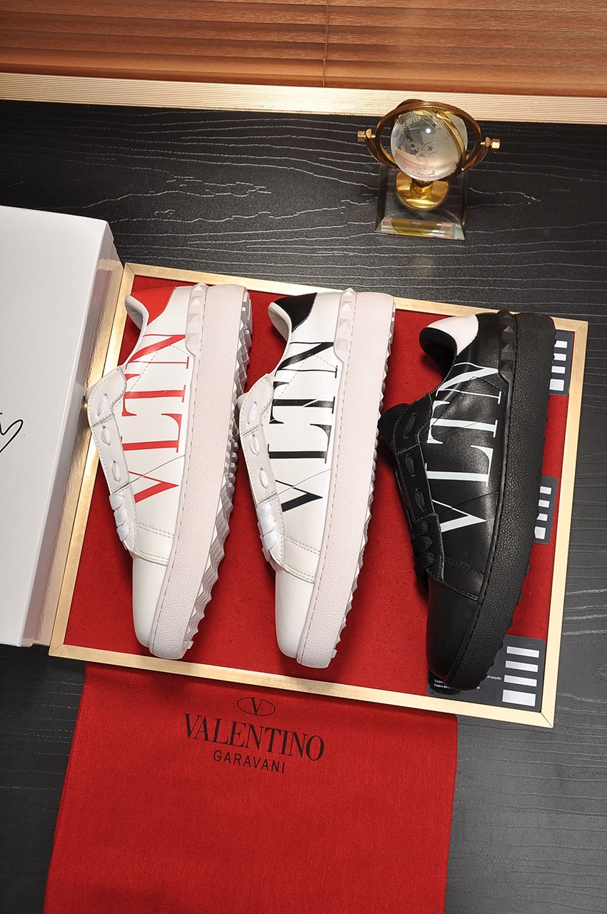 Valentino Garavani Rockstud Untitled calfskin sneaker 21 - vstockx