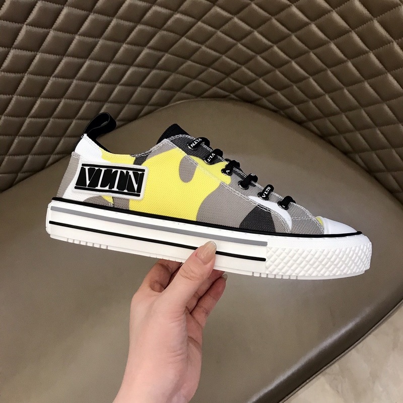 Valentino Garavani Giggies VLTN TIMES low-top sneakers 16 - vstockx