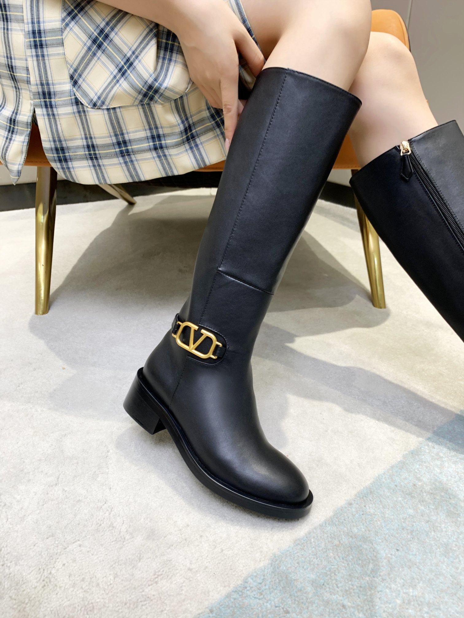 VALENTINO GARAVANI Roman Stud BOOT WOMEN 25 - vstockx