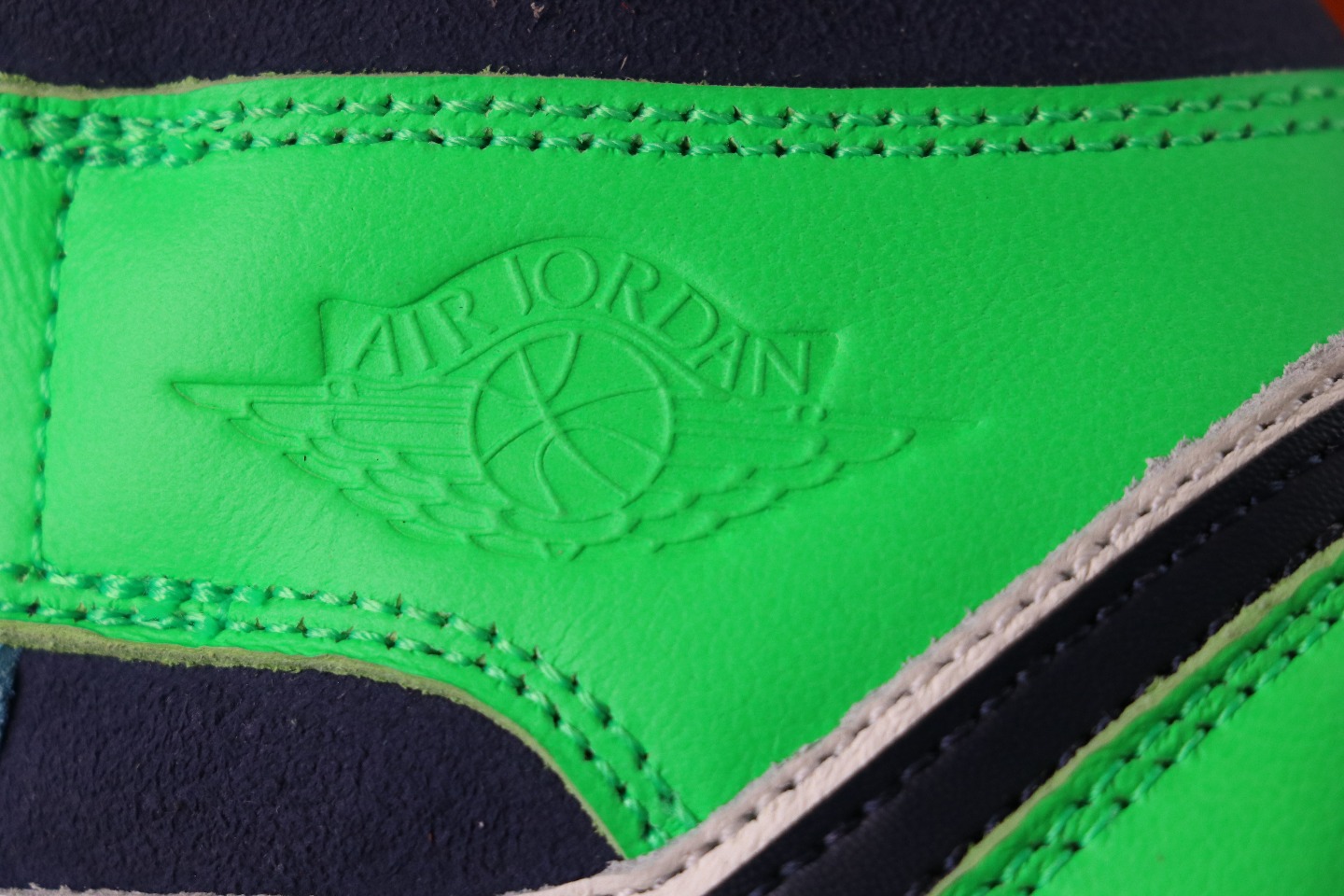 Jordan 1 Mid SE Fearless Melody Ehsani - vstockx