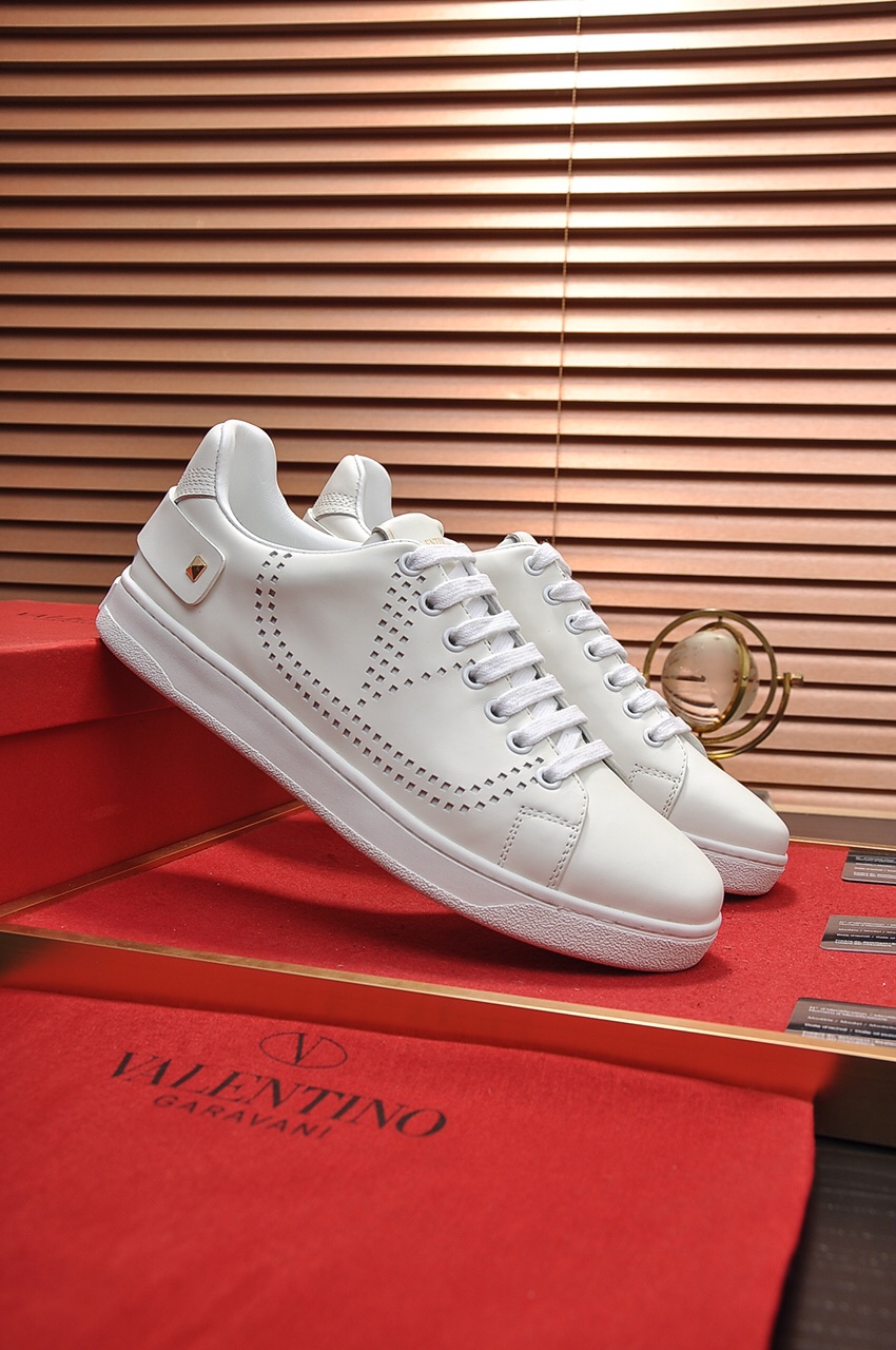 Valentino Garavani Backnet VLOGO low-top sneakers 1 - vstockx