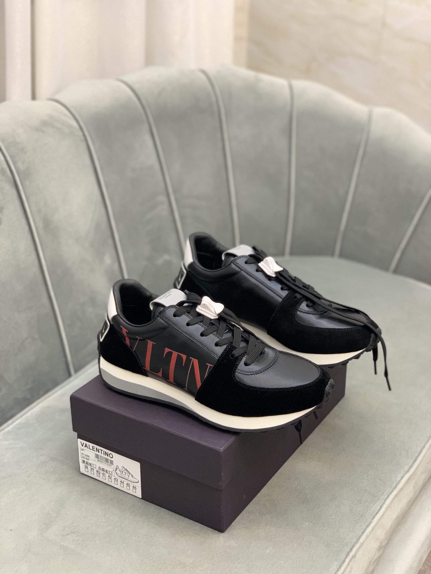 Valentino Garavani Low-top sneakers 6 - vstockx