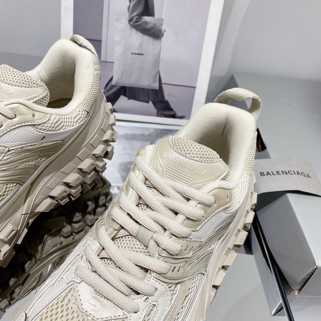 Balenciaga Defender TRAINERS 5 - vstockx