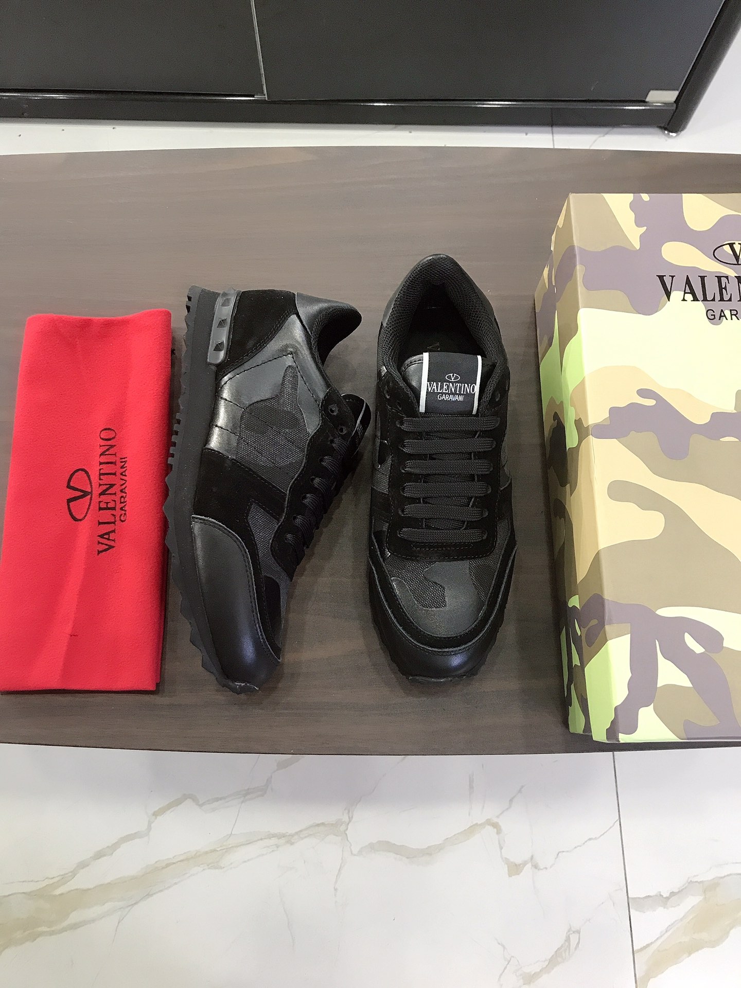 Valentino Garavani Rockrunner camouflage-print sneakers 5 - vstockx