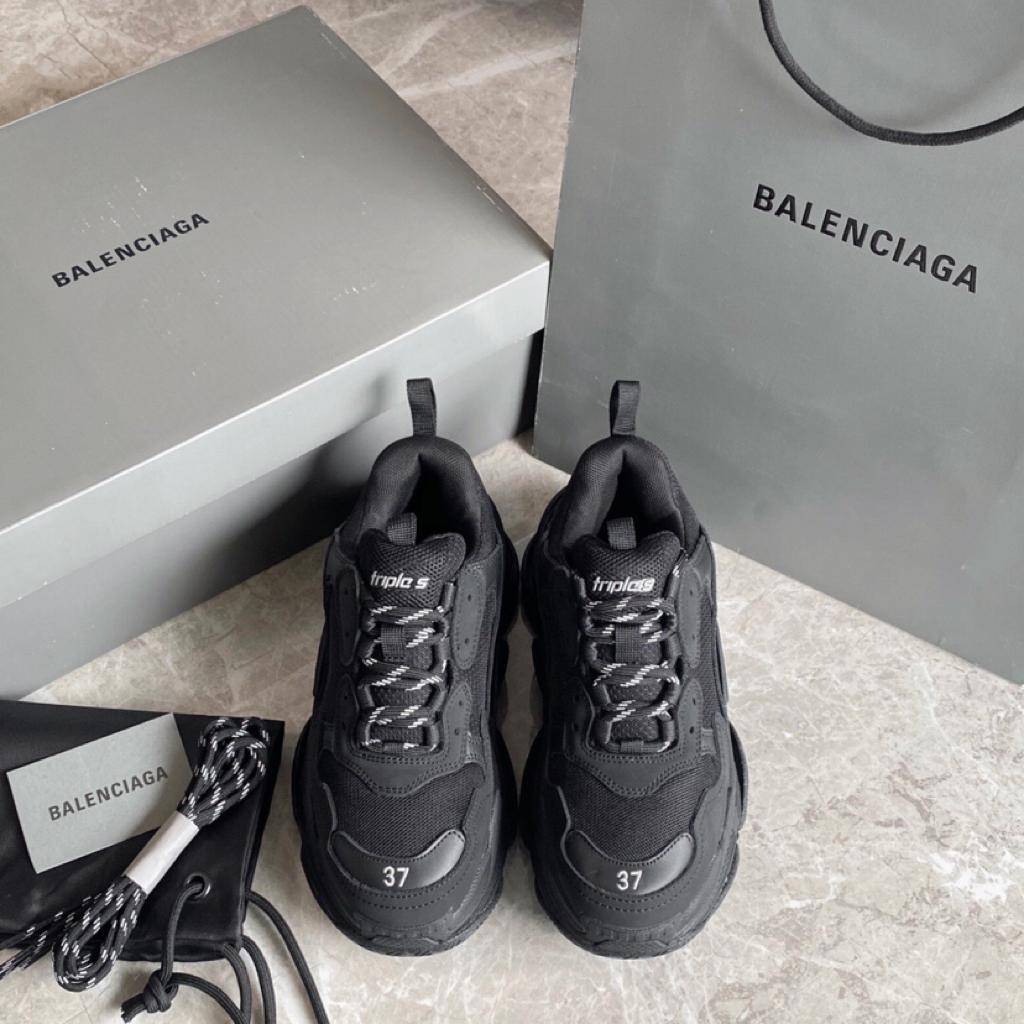 Balenciaga Triple S Black (2021) - vstockx