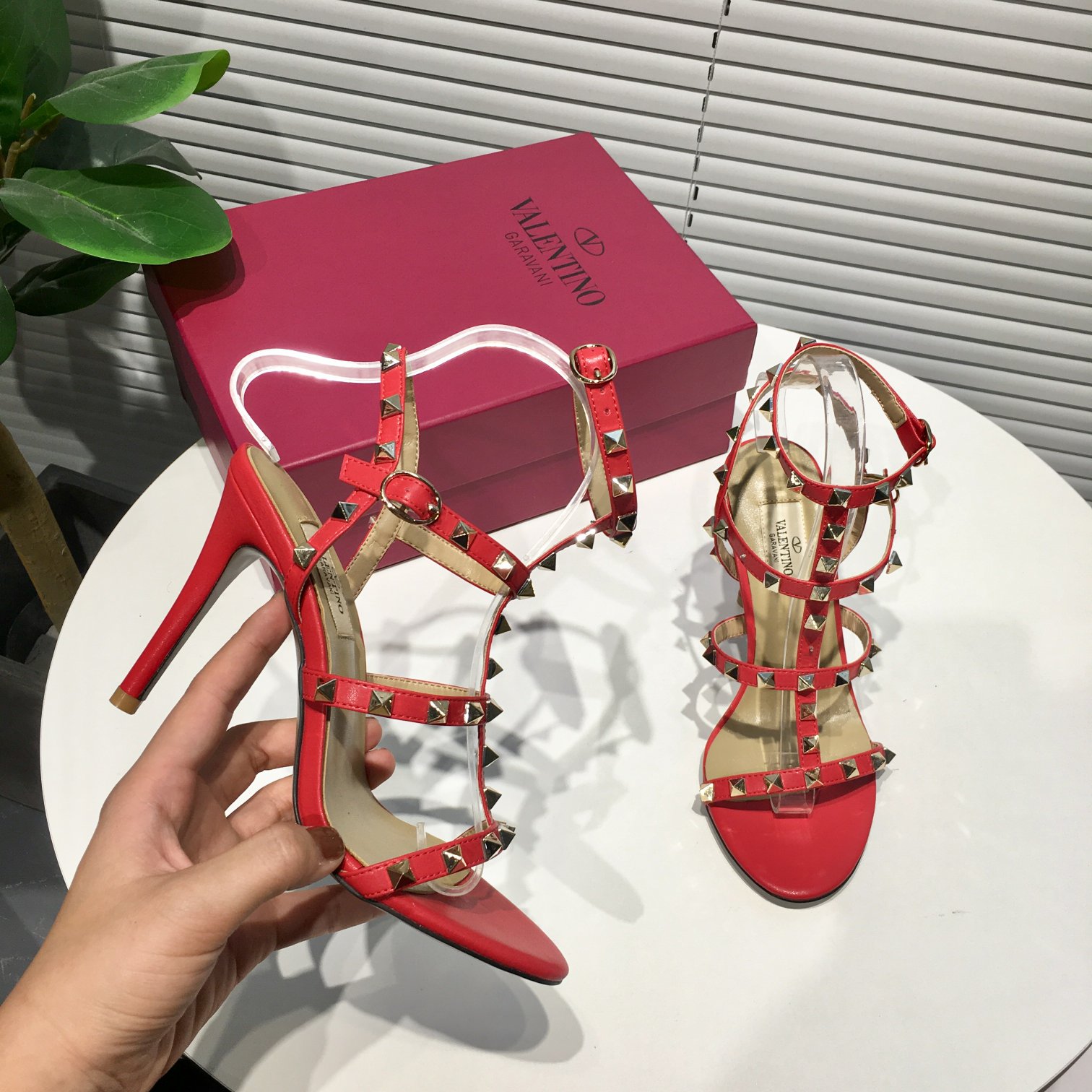 VALENTINO GARAVANI Rockstud WOMEN 36 - vstockx