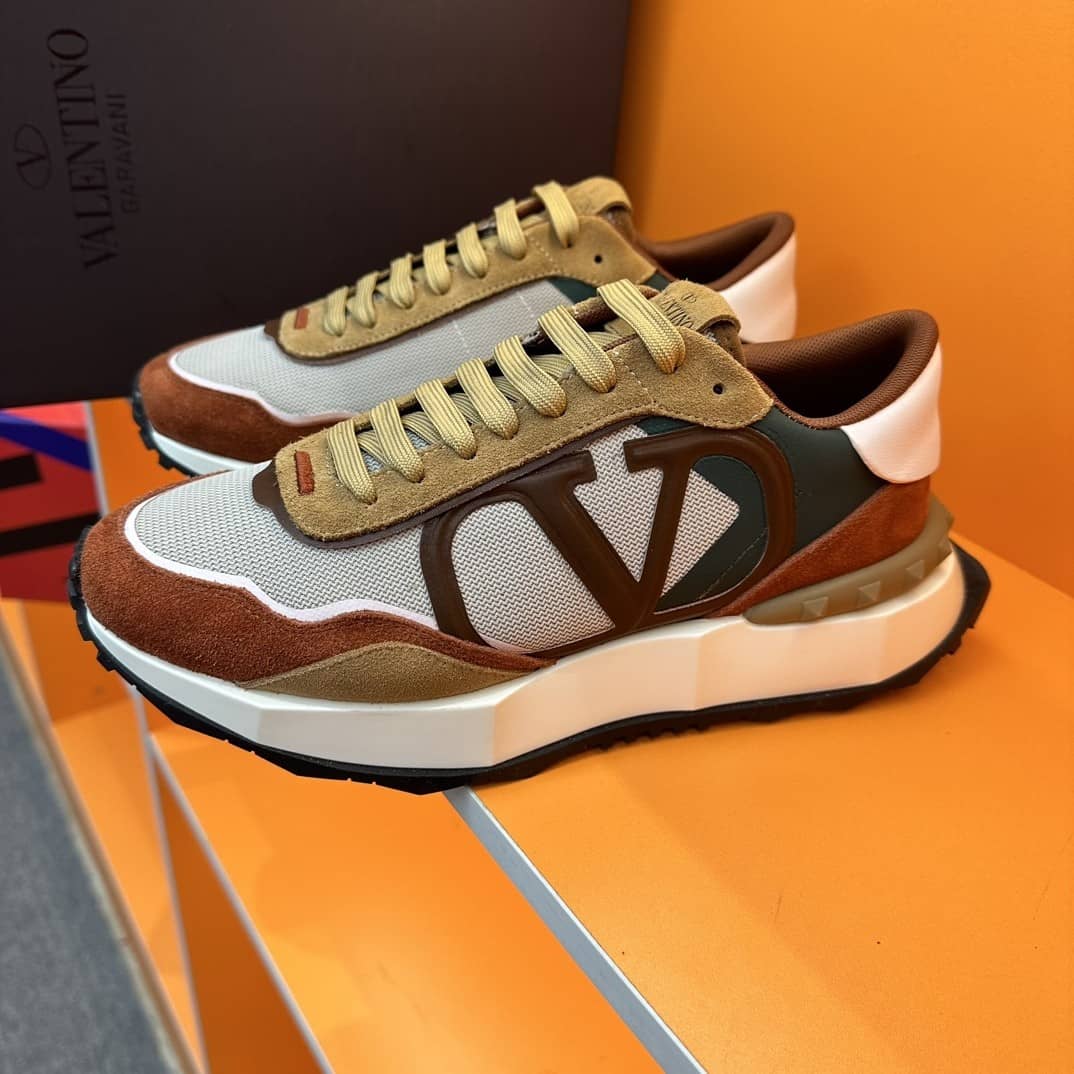 Valentino Garavani Vlogo Pace low-top sneaker in split leather, fabric and calfskin - vstockx