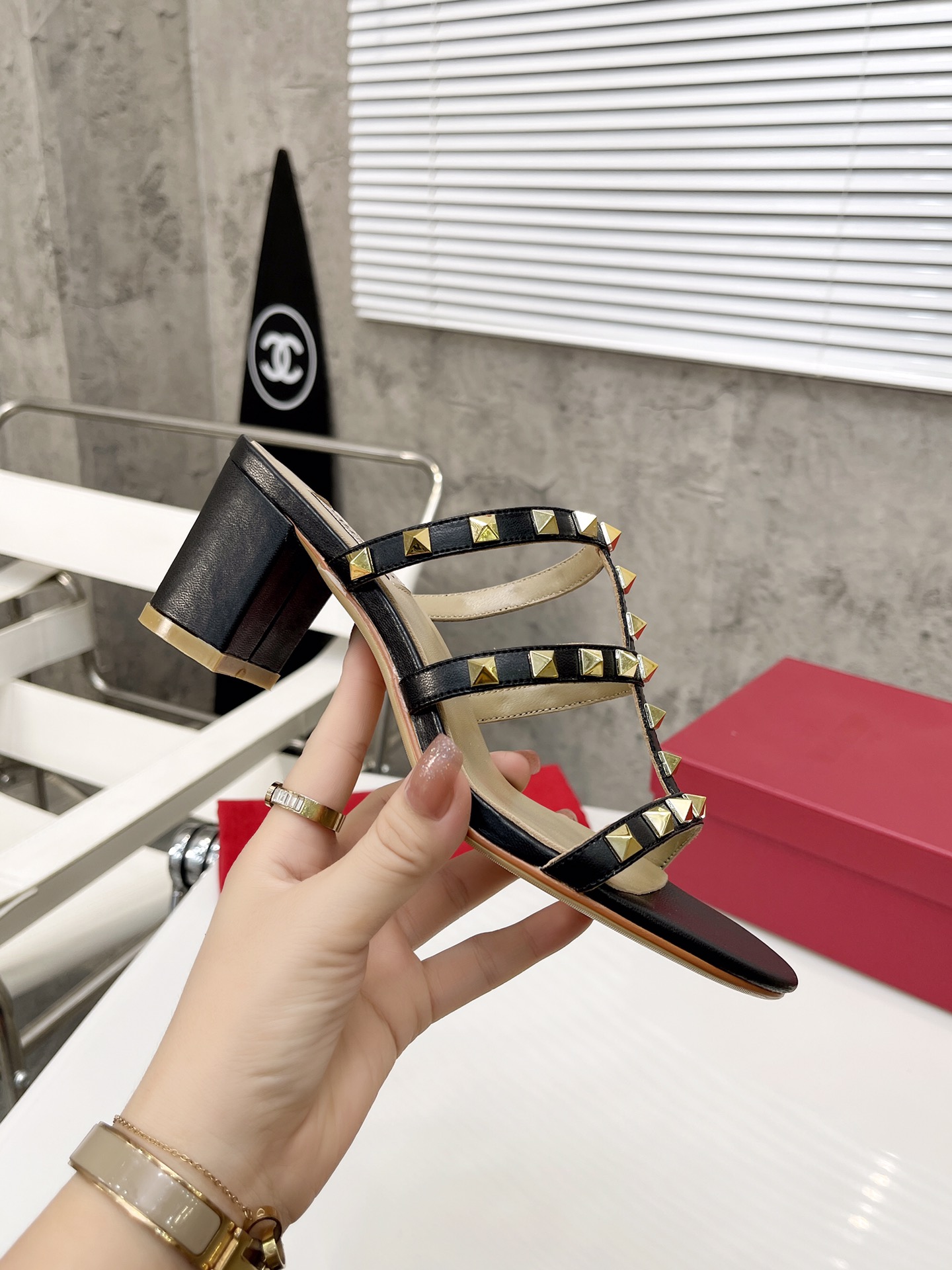 VALENTINO GARAVANI Rockstud WOMEN 5 - vstockx