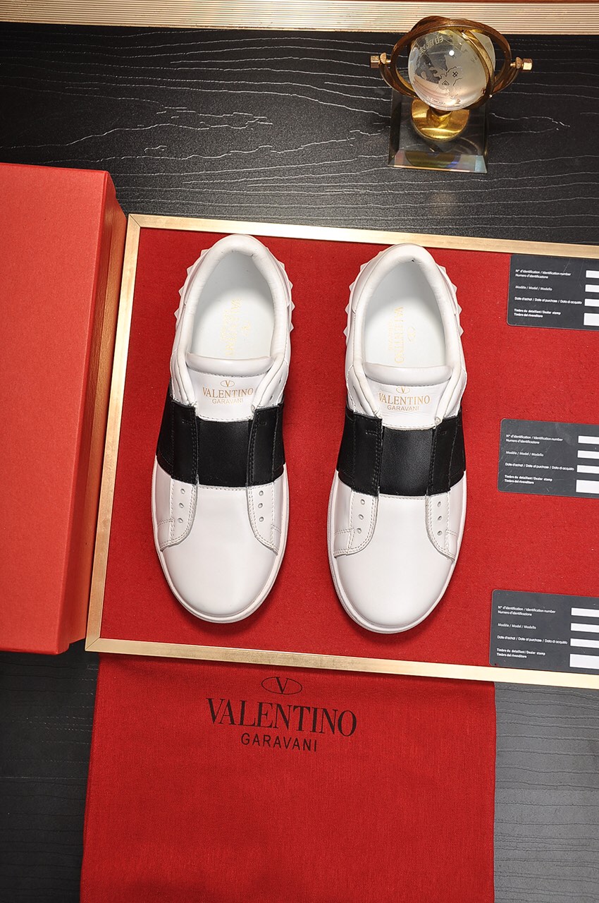 Valentino Garavani Rockstud Untitled calfskin sneaker 19 - vstockx