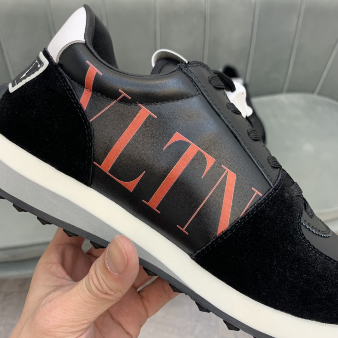 Valentino Garavani Low-top sneakers 6 - vstockx