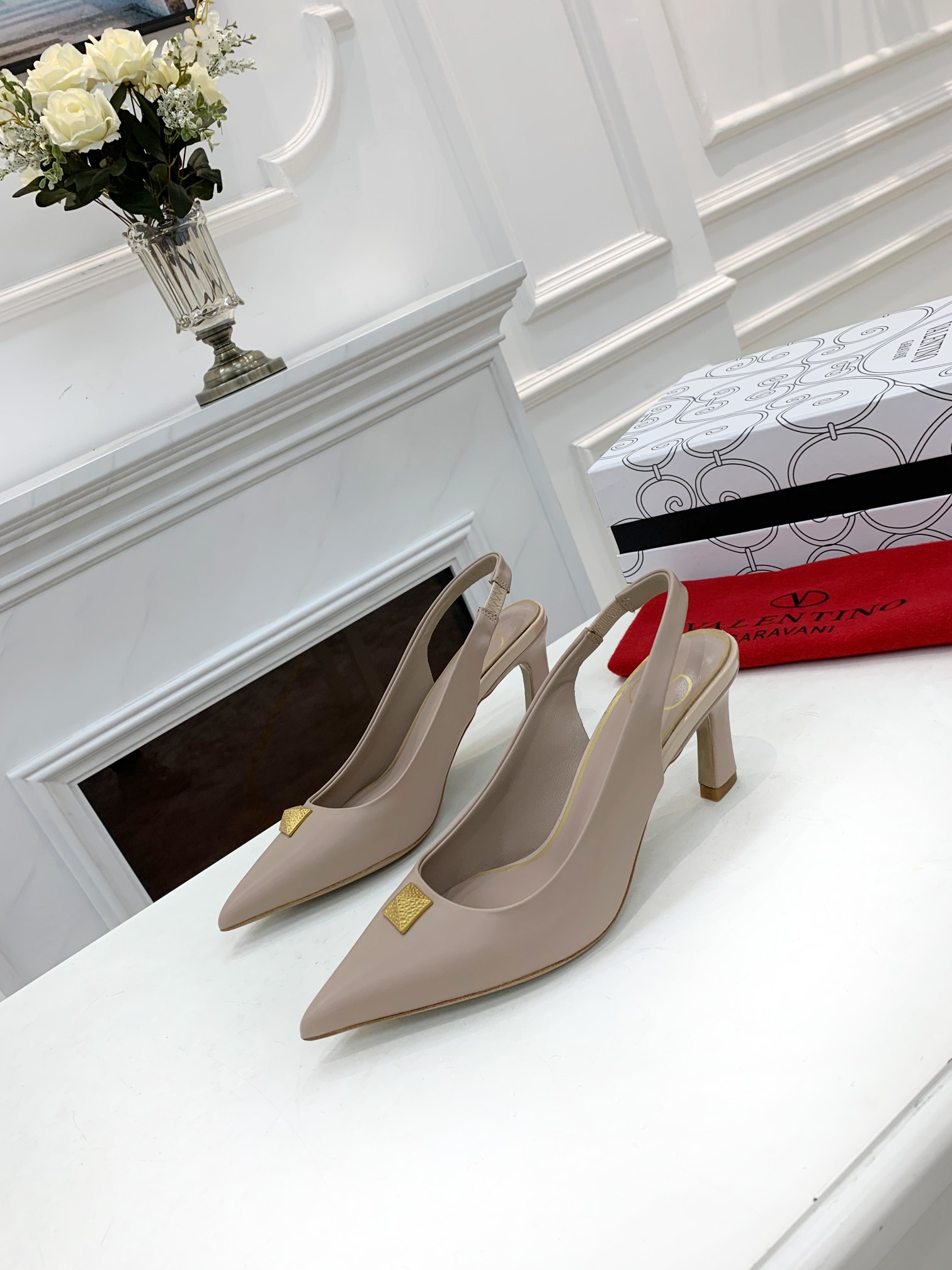 VALENTINO GARAVANI Rockstud WOMEN 37 - vstockx