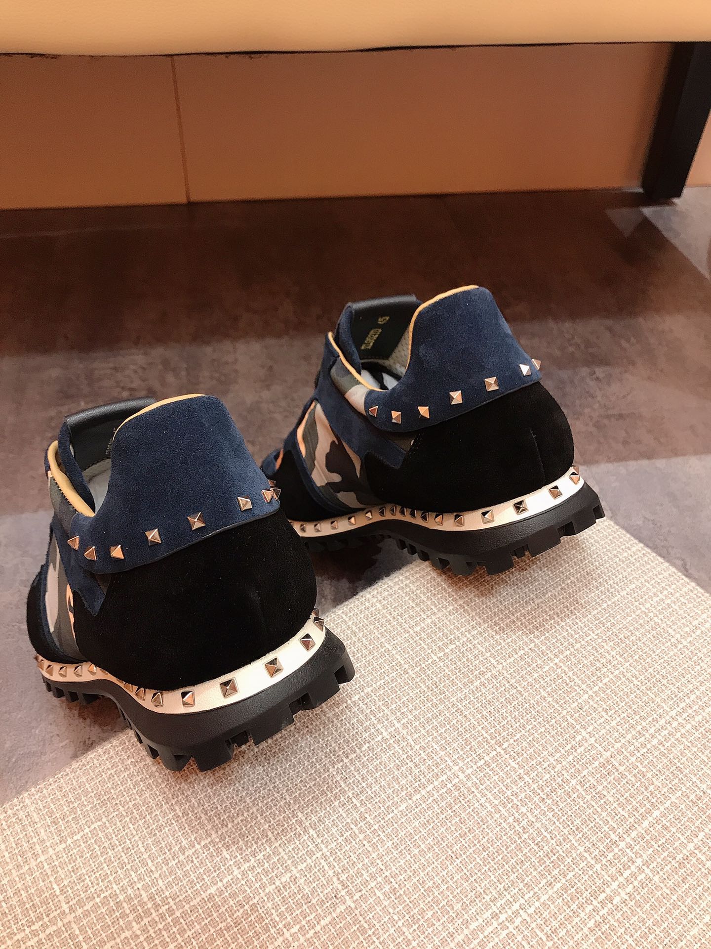 Valentino Garavani Rockrunner camouflage-print sneakers 20 - vstockx