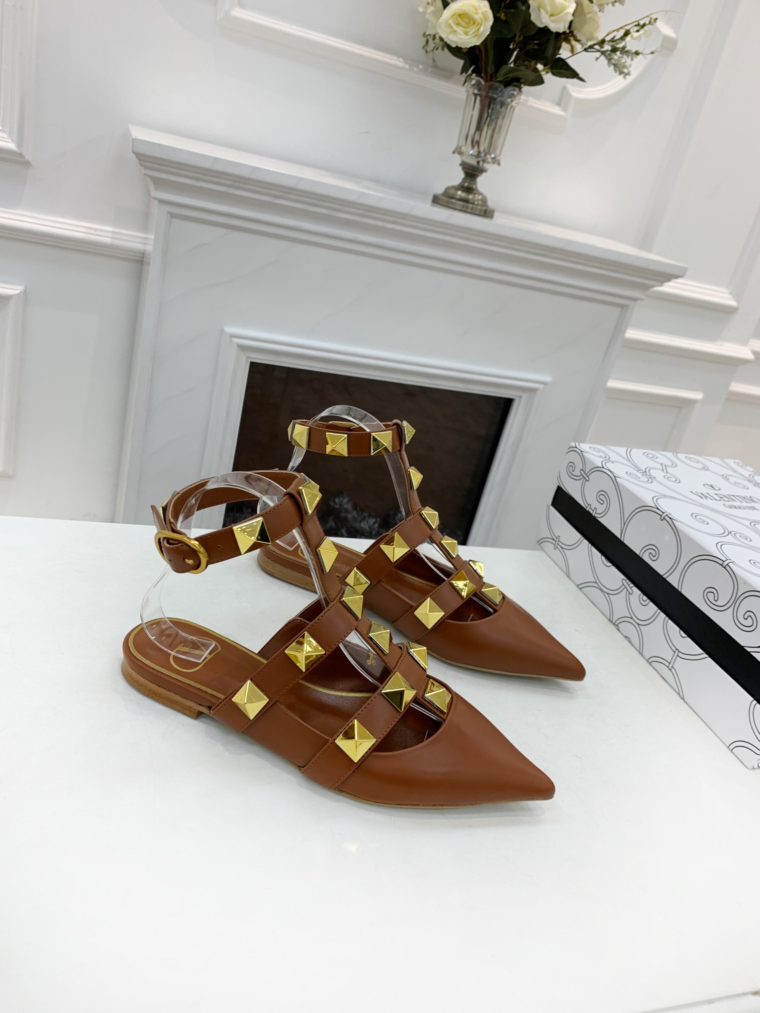 VALENTINO GARAVANI Roman Stud WOMEN 33 - vstockx