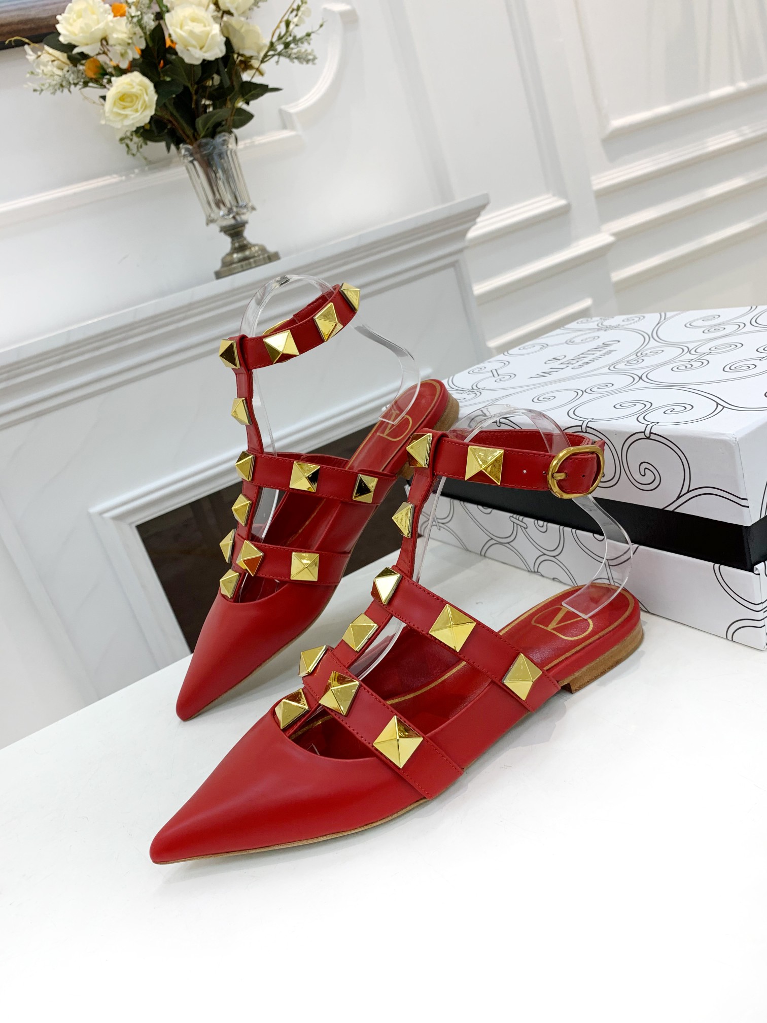 VALENTINO GARAVANI Roman Stud WOMEN 33 - vstockx