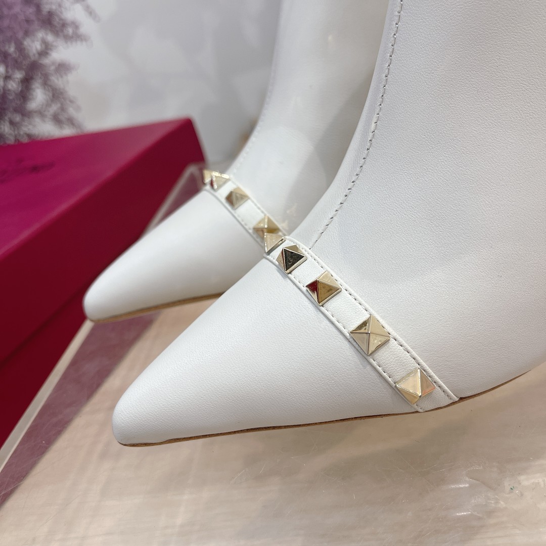 VALENTINO GARAVANI Roman Stud BOOT WOMEN 30 - vstockx