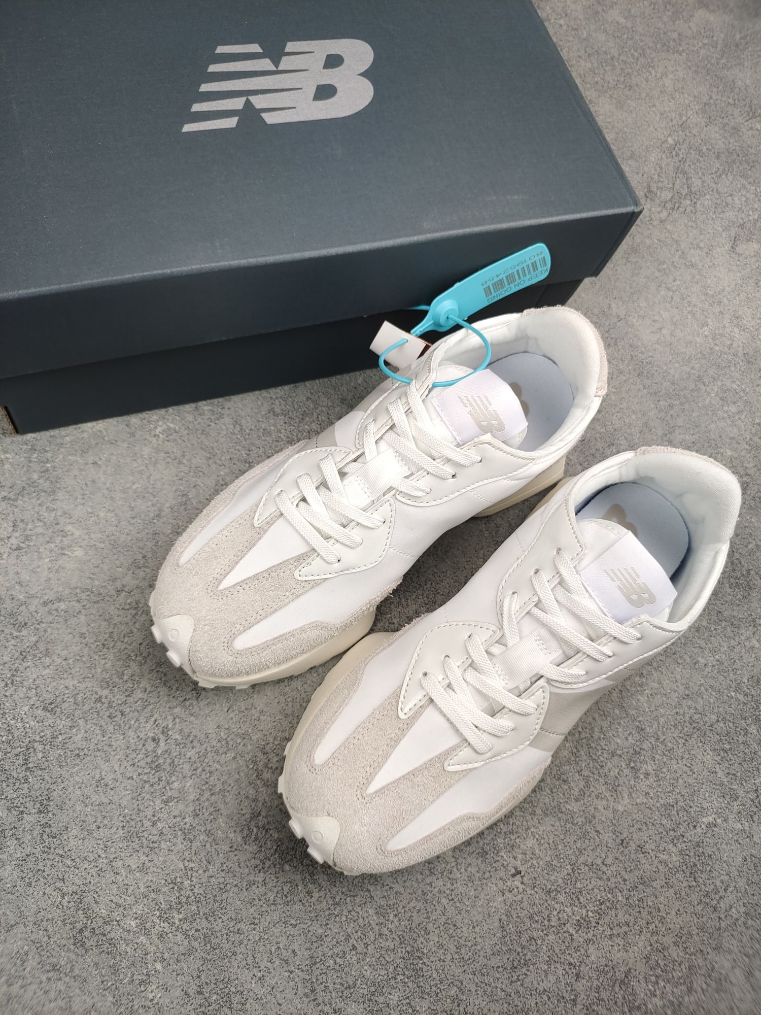 New Balance 327 White Moonbeam (W) - vstockx