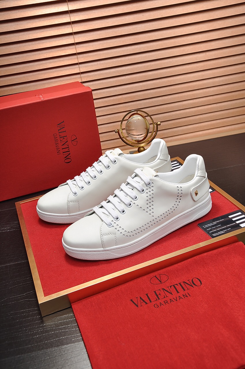Valentino Garavani Backnet VLOGO low-top sneakers 1 - vstockx