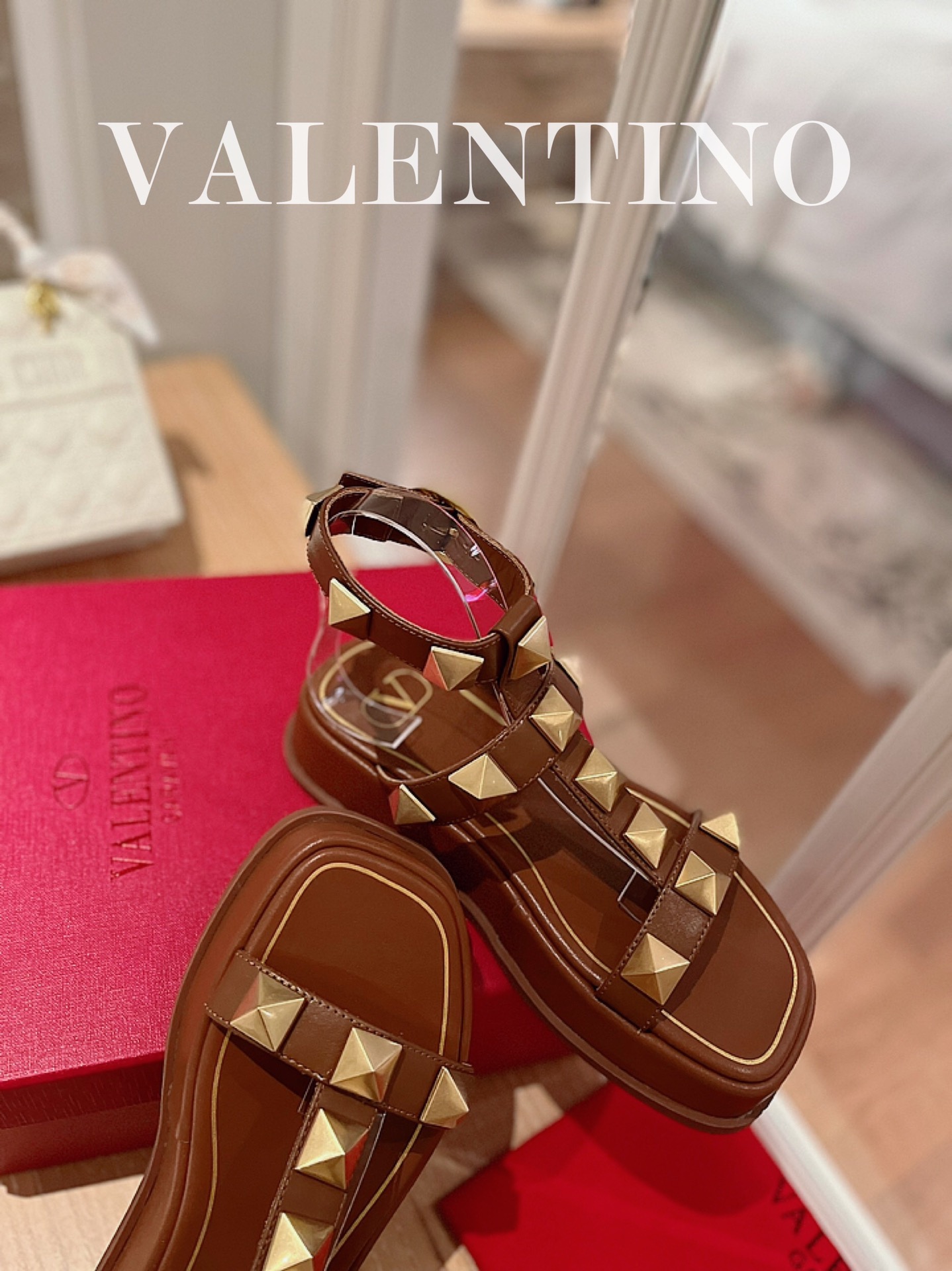 VALENTINO GARAVANI Roman Stud WOMEN 1 - vstockx