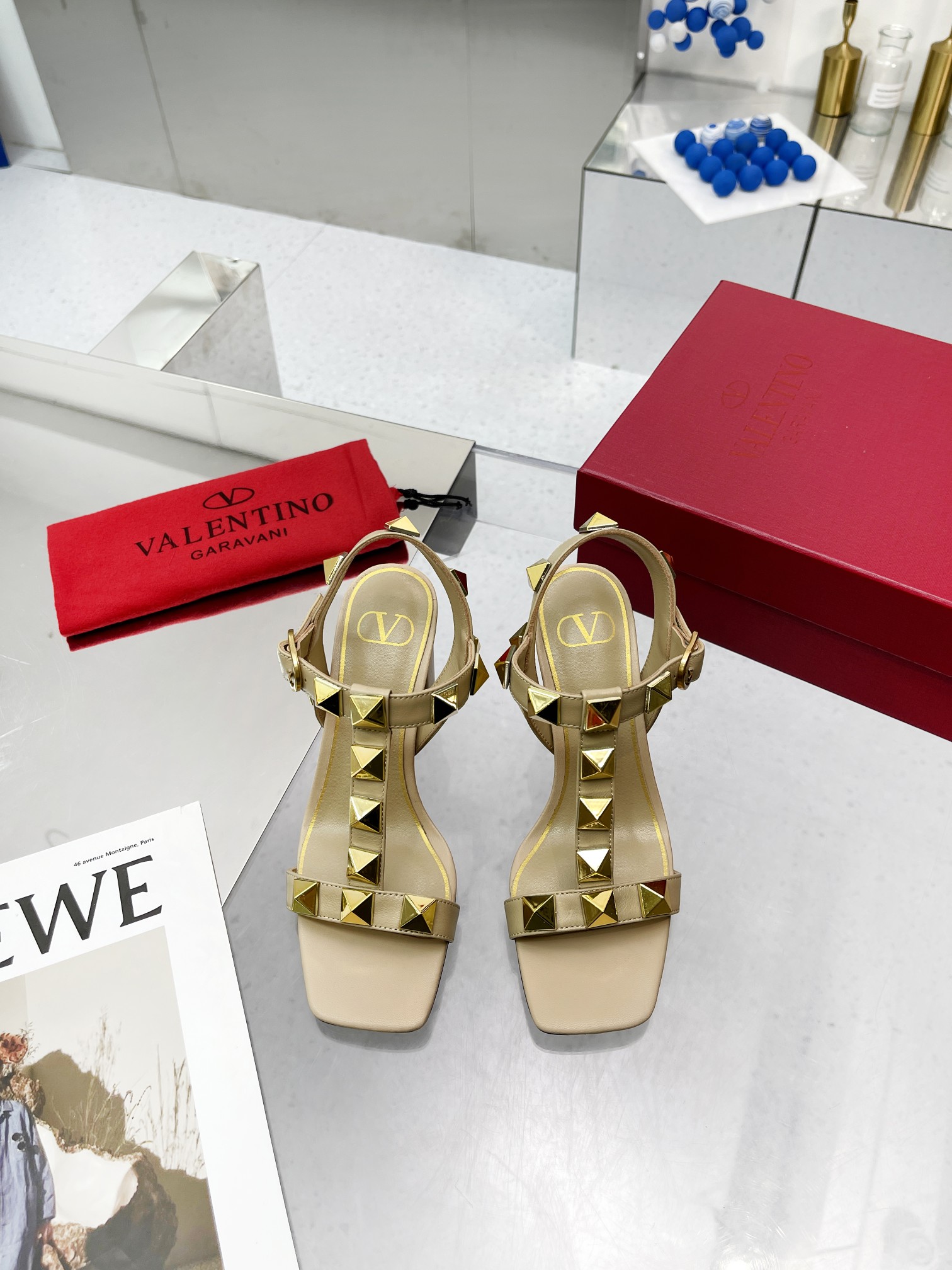 VALENTINO GARAVANI Roman Stud WOMEN 14 - vstockx