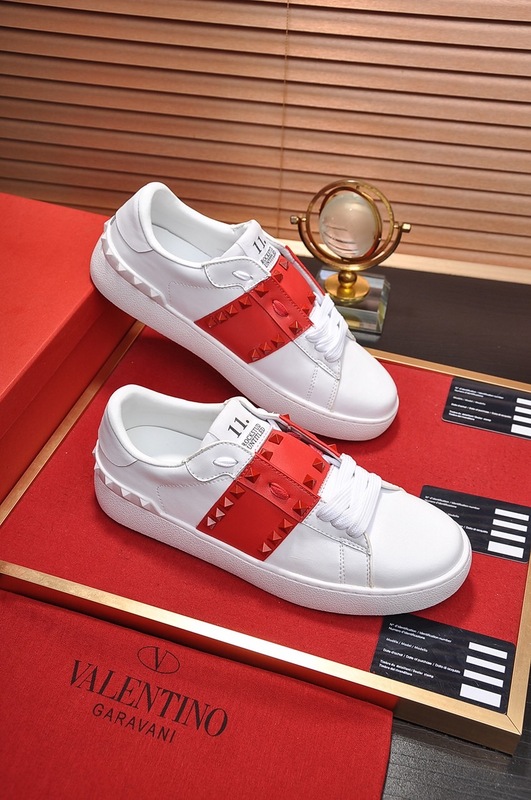 Valentino Garavani Rockstud Untitled calfskin sneaker 2 - vstockx