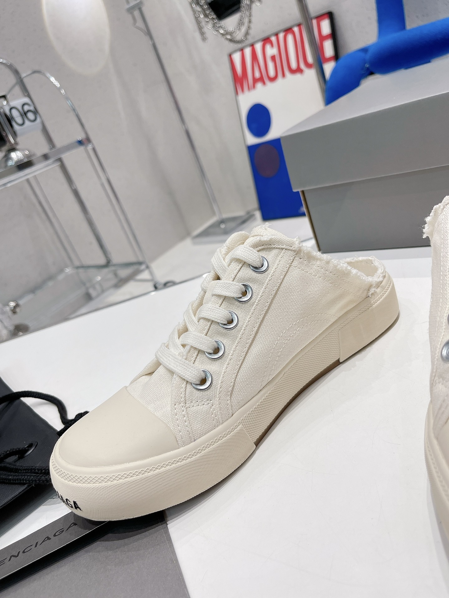Balenciaga Paris Sneaker 3 - vstockx