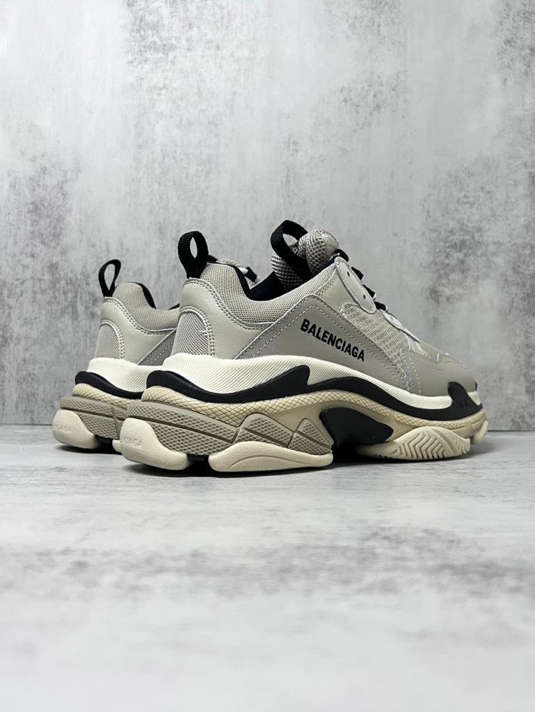 Balenciaga Triple S Beige - vstockx