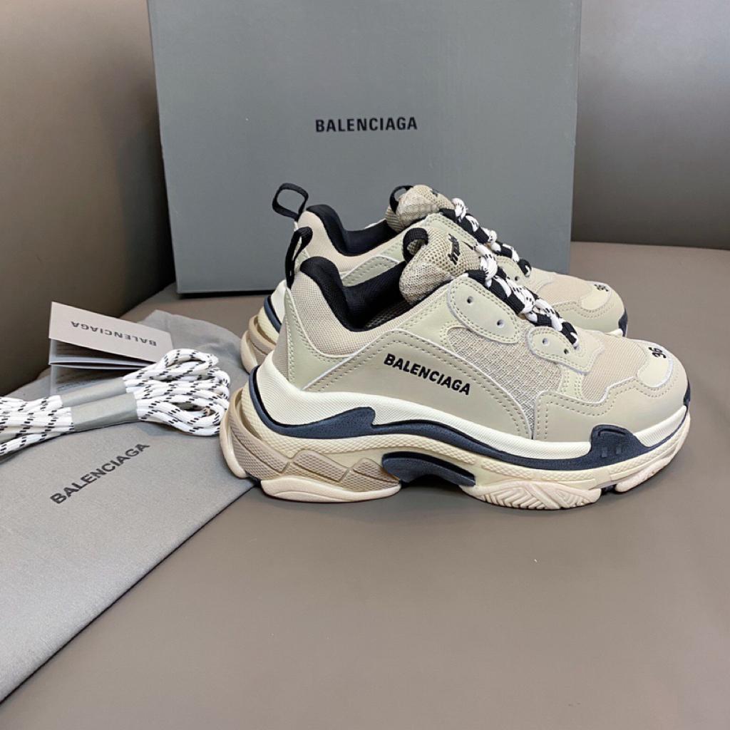 Balenciaga Triple S Vanille (W) - vstockx