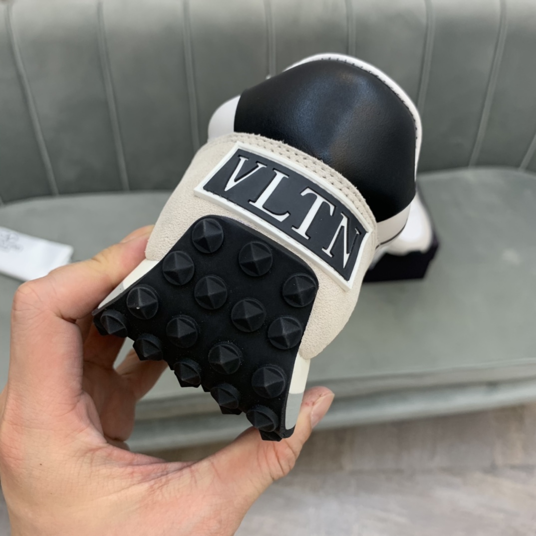 Valentino Garavani Low-top sneakers 7 - vstockx