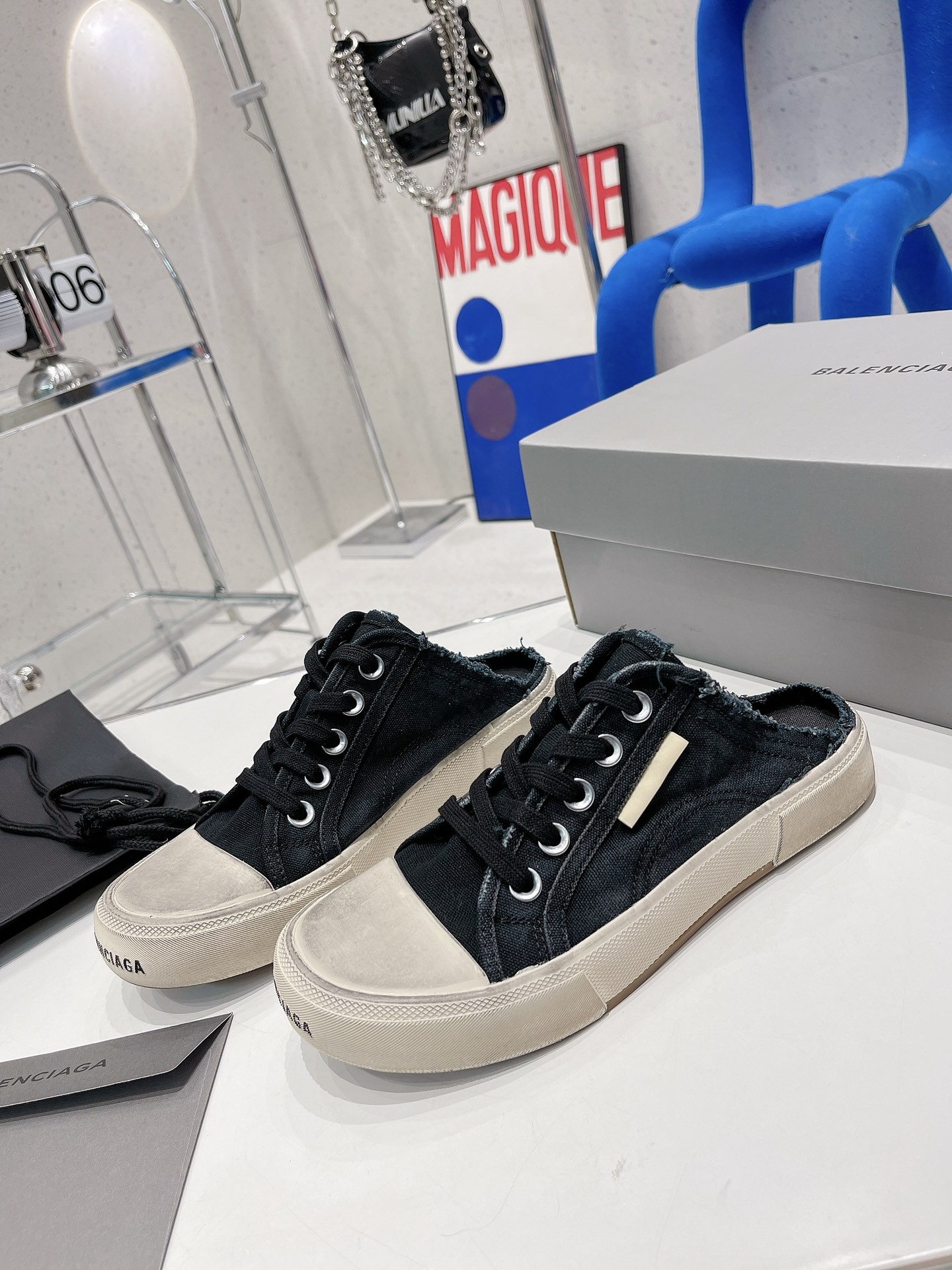 Balenciaga Paris Sneaker 3 - vstockx
