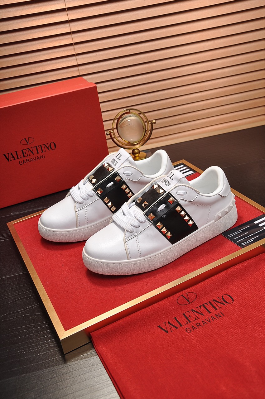 Valentino Garavani Rockstud Untitled calfskin sneaker 11 - vstockx