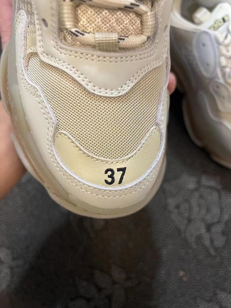 Balenciaga Triple S Clear Sole Beige - vstockx