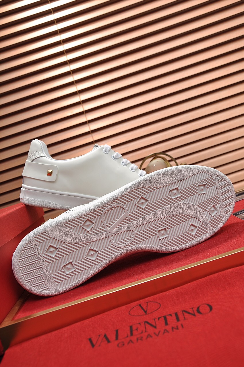 Valentino Garavani Backnet VLOGO low-top sneakers 1 - vstockx